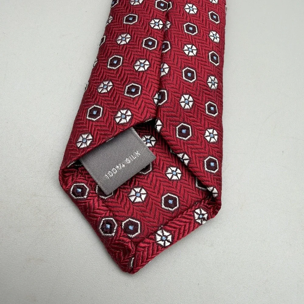 Daniel Cremieux Tie Signature Series Red Geometric 100% Silk Made In Italy